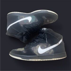 Nike “Camo” SB Dunk High